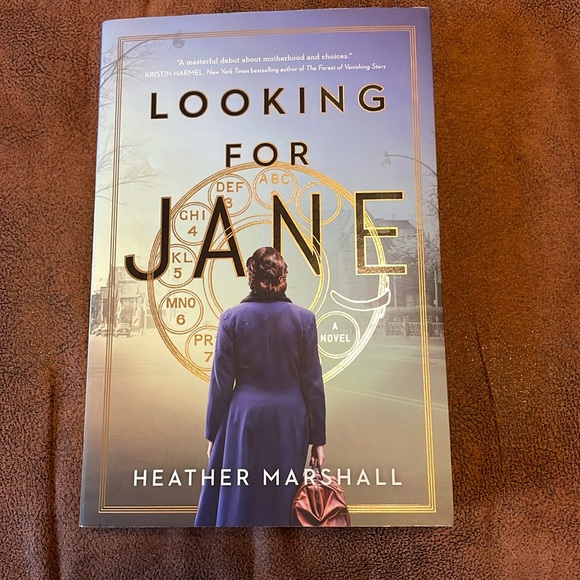 Like NEW Great 387 Page Read . - Picture 1 of 4